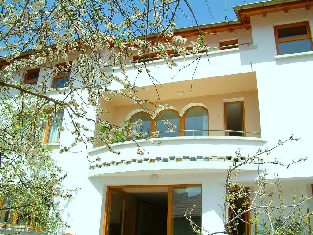 Family Hotel Sonata Samokov Exterior foto