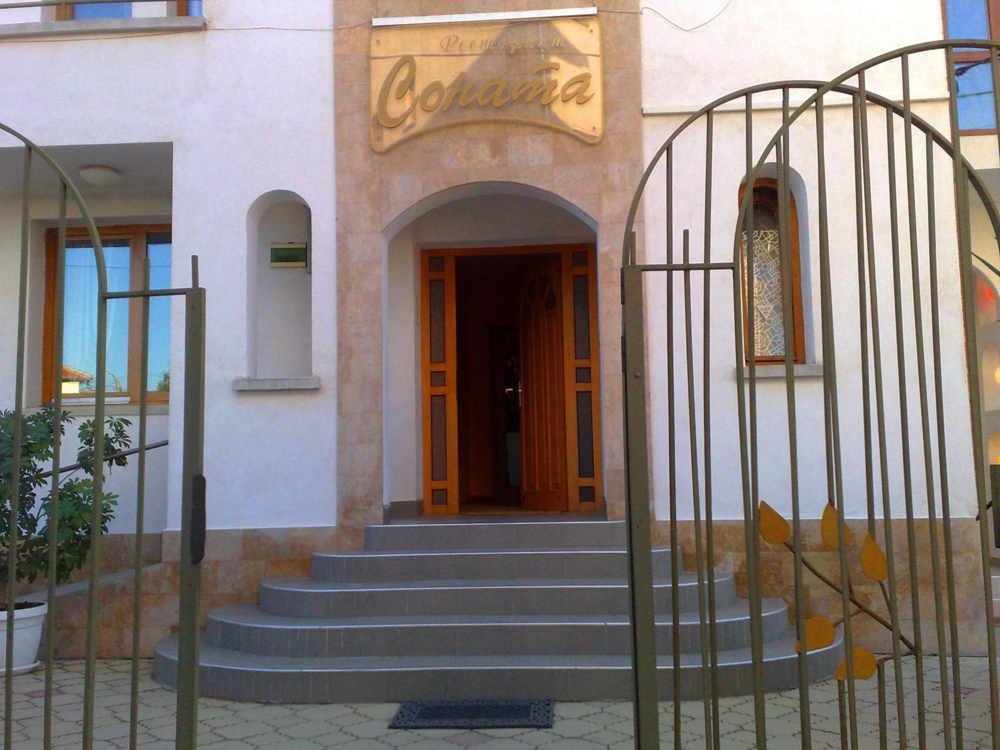 Family Hotel Sonata Samokov Exterior foto