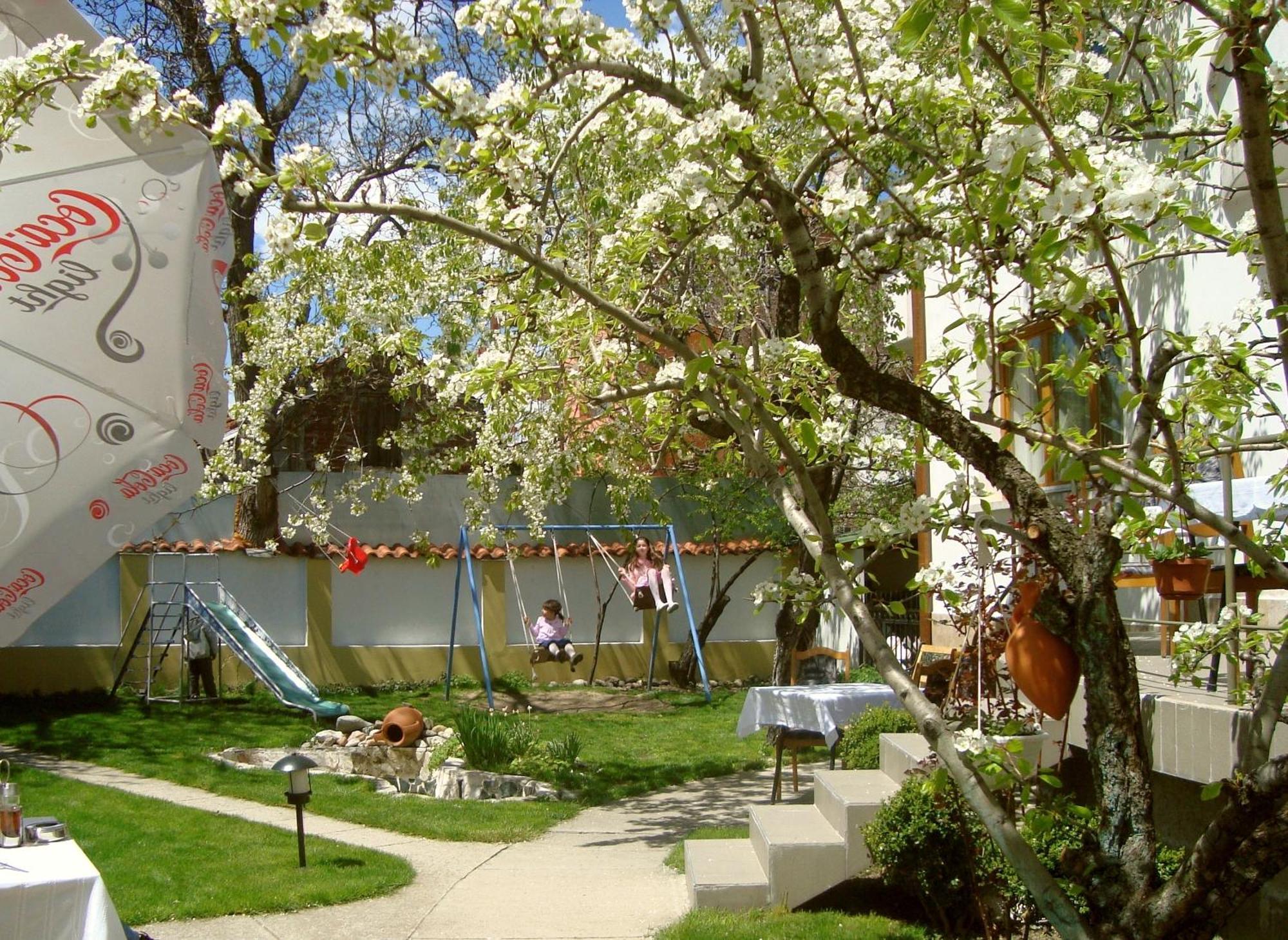 Family Hotel Sonata Samokov Exterior foto